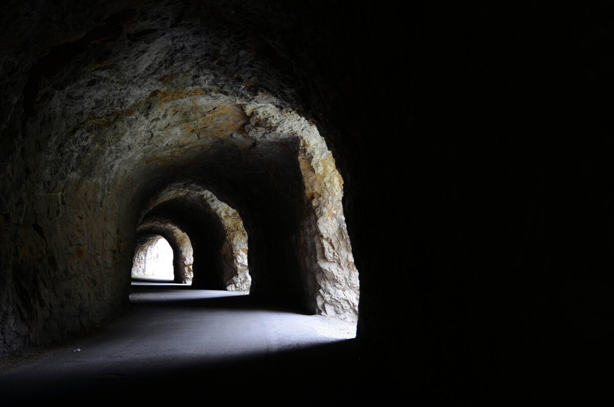 découvrez la via francigena, un chemin historique reliant canterbury à rome à travers l'europe. partez à la découverte de paysages variés, de villages authentiques et d'une aventure culturelle unique pour marcheurs et pèlerins.