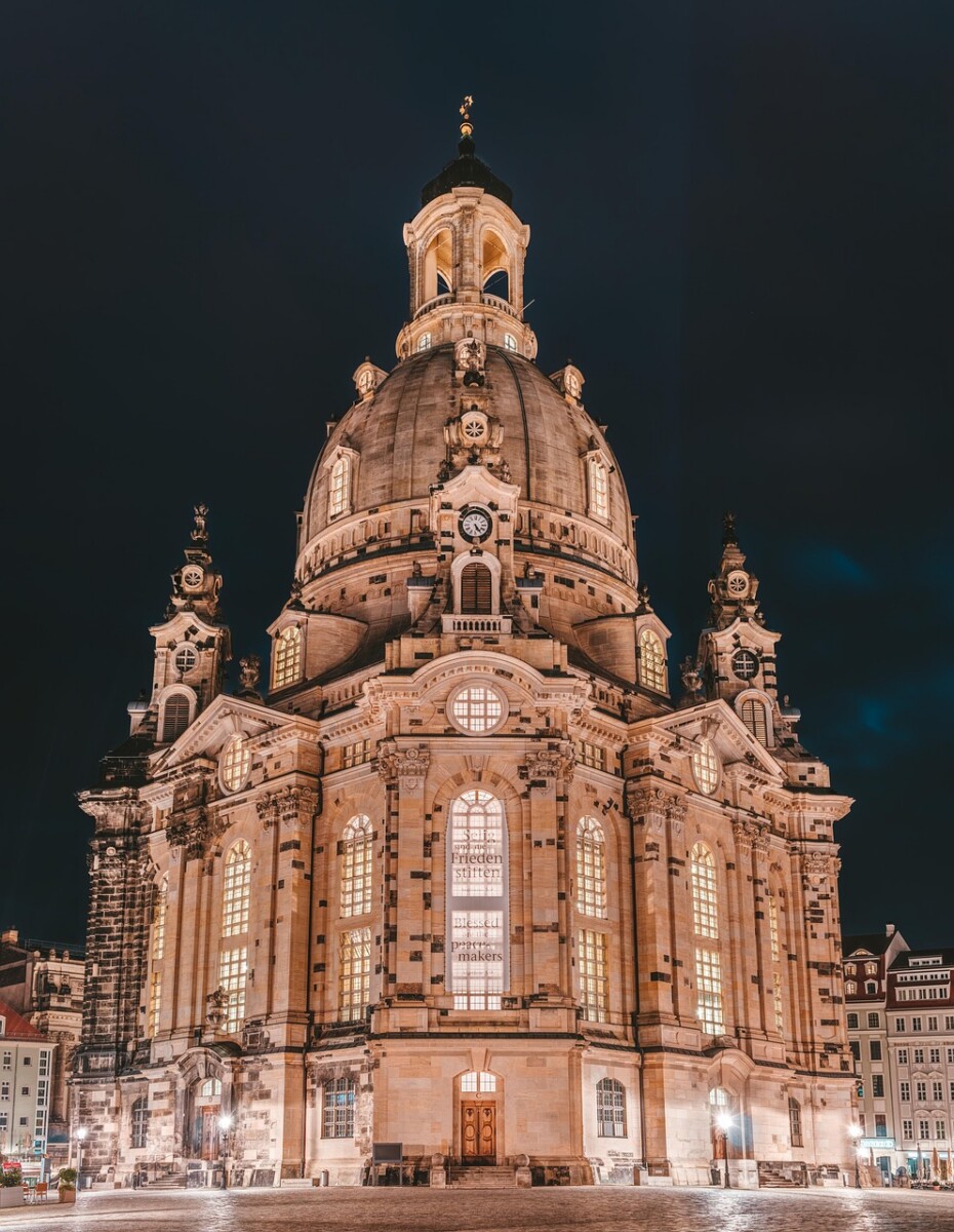 découvrez les monuments historiques emblématiques, témoins du riche patrimoine culturel et architectural à travers les âges.