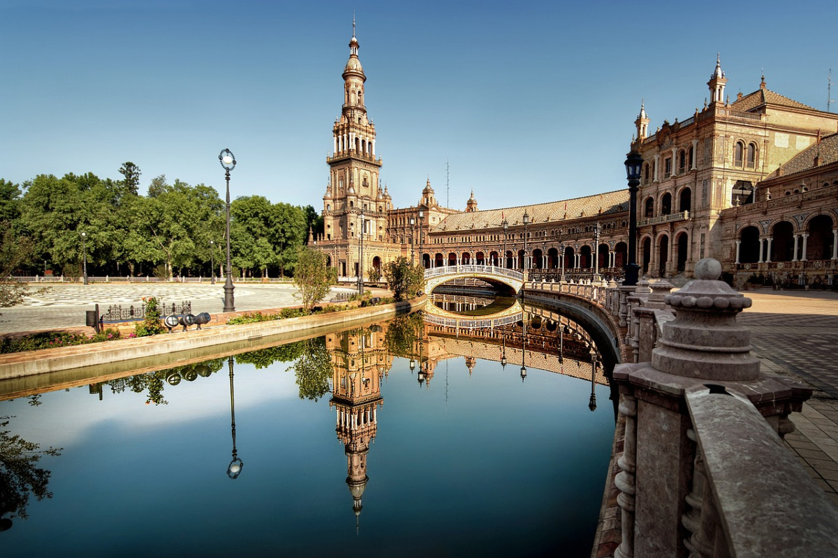découvrez l'espagne, un pays riche en culture, histoire, et paysages variés. du flamenco à la gastronomie savoureuse, explorez ses villes vibrantes comme madrid et barcelone tout en profitant de ses magnifiques plages et de son ambiance festive.