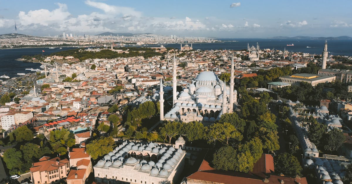 découvrez les monuments historiques emblématiques qui témoignent de l'histoire et de la culture riches de notre patrimoine. explorez leur architecture fascinante et les récits qui les entourent.