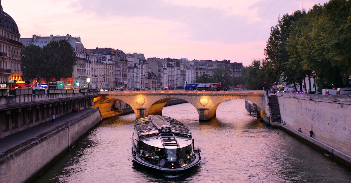 découvrez des croisières culturelles enrichissantes qui vous plongent dans l'histoire, l'art et les traditions des destinations les plus fascinantes. profitez d'expériences inoubliables à bord de navires luxueux tout en explorant des ports emblématiques et en participant à des excursions immersives.