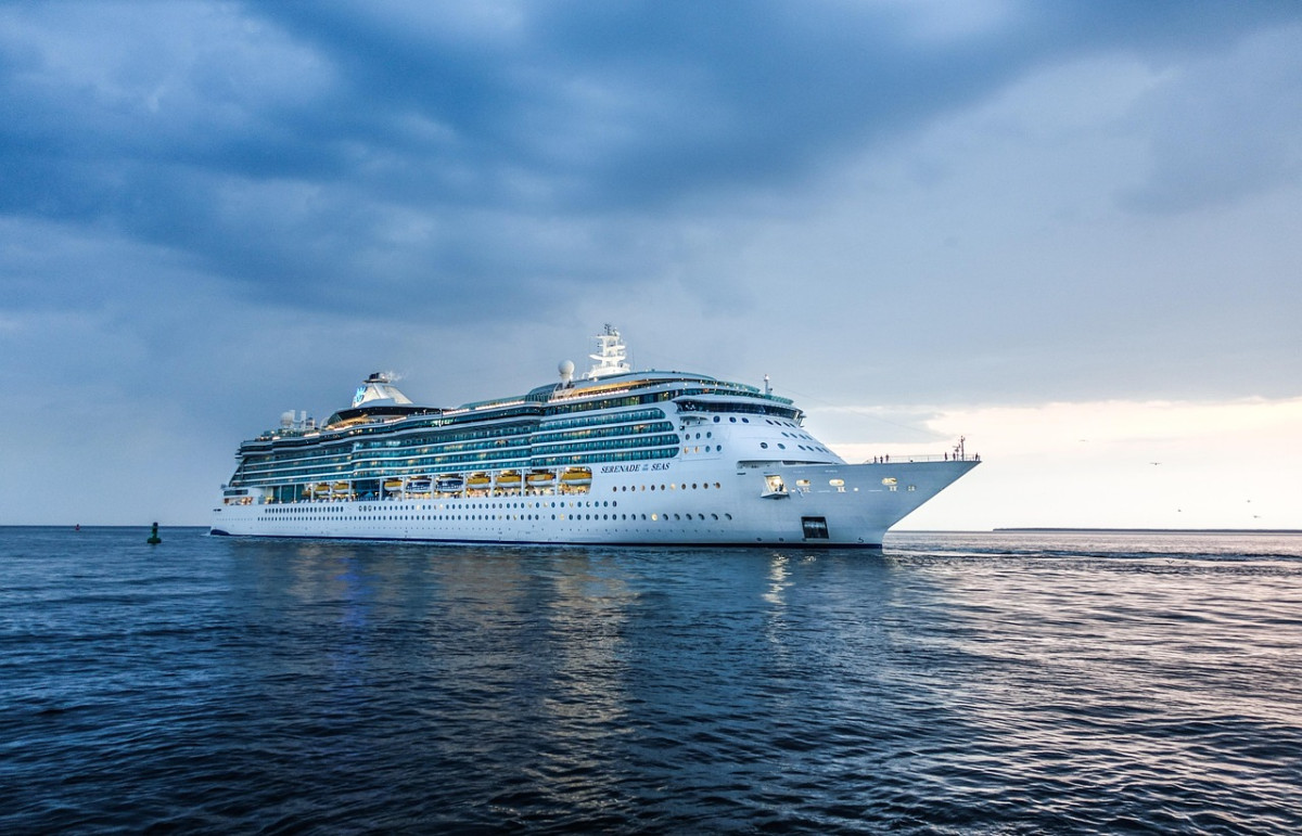 découvrez le summum du confort et du raffinement avec notre croisière de luxe. embarquez pour une expérience inoubliable à bord de navires prestigieux, explorez des destinations idylliques et profitez d'un service personnalisé, le tout dans un cadre somptueux.