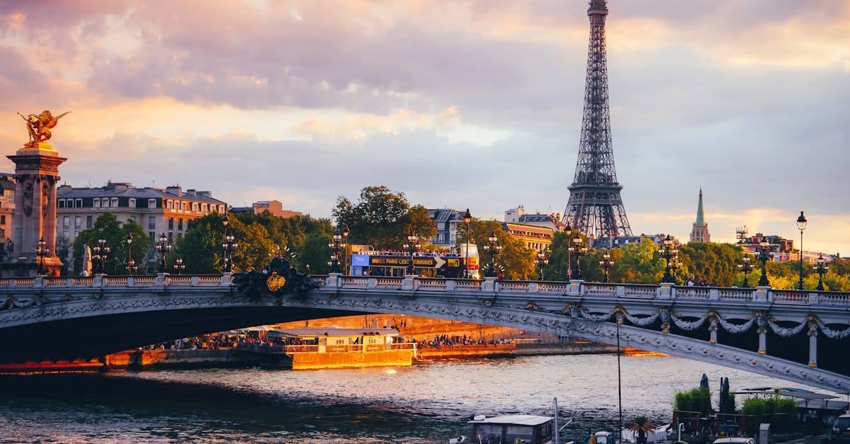 découvrez les villes historiques, témoins d'événements marquants et de cultures riches. explorez leur patrimoine architectural, leurs traditions uniques et plongez dans l'histoire fascinante qui a forgé leur identité à travers les âges.