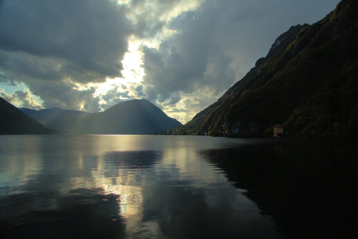 découvrez lugano, une charmante ville suisse nichée au bord du lac éponyme, célèbre pour son magnifique paysage alpin, son ambiance méditerranéenne et sa culture riche. explorez ses parcs luxuriants, ses boutiques raffinées et savourez une cuisine délicieuse dans un cadre enchanteur.