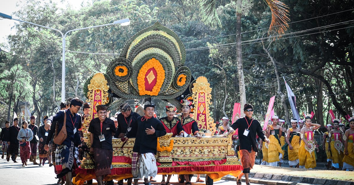 découvrez les coutumes locales fascinantes qui façonnent la culture et l'identité d'une communauté. explorez les traditions, les pratiques et les rituels uniques qui enrichissent le quotidien des habitants et offrent une expérience authentique aux visiteurs.