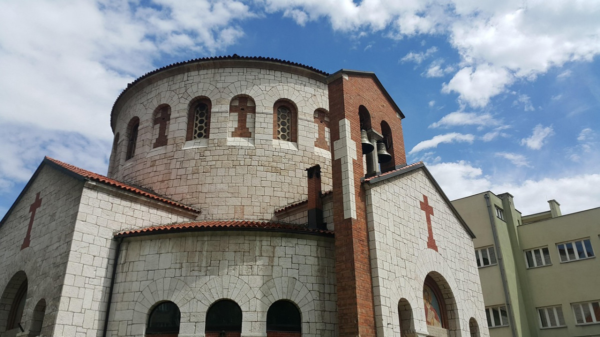 découvrez la bosnie-herzégovine : un pays d’europe du sud réputé pour ses paysages montagneux, sa richesse culturelle et son patrimoine historique fascinant. préparez votre voyage vers une destination authentique et pleine de charme.