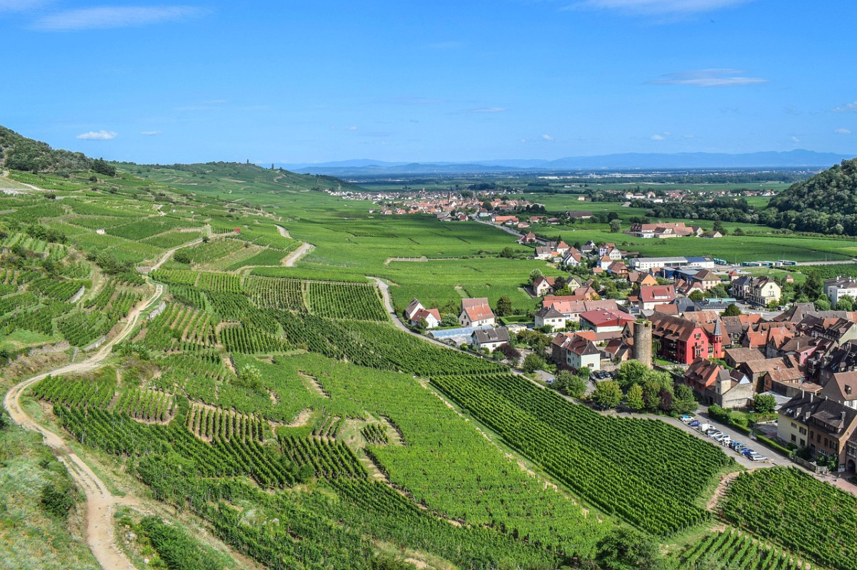 découvrez l'alsace, une région française riche en culture, gastronomie et paysages pittoresques. explorez ses charmants villages, savourez ses vins renommés et vivez une expérience unique entre traditions et modernité.