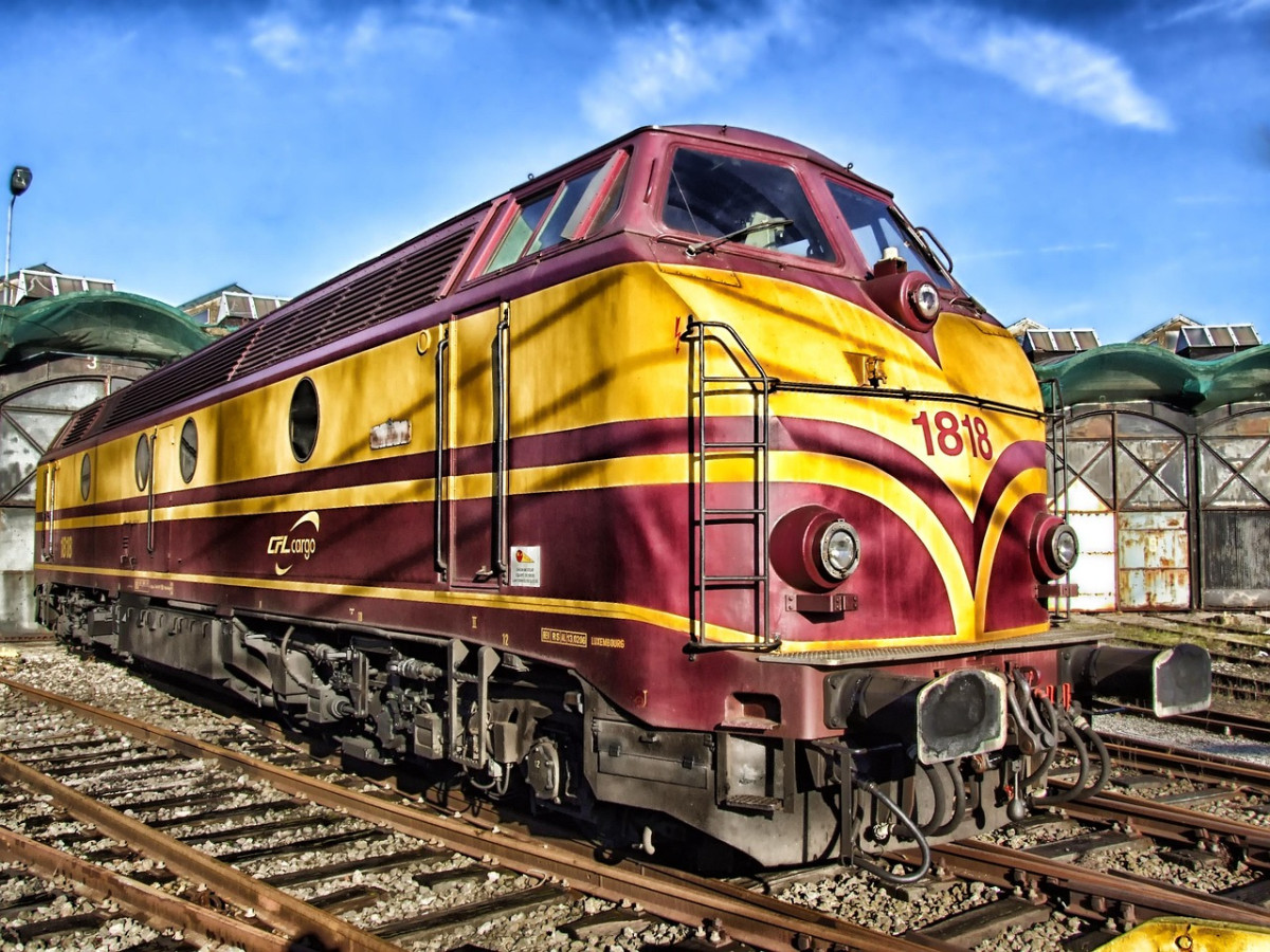 découvrez l'aventure unique du voyage en train de nuit. profitez du confort des wagons tout en admirant les paysages nocturnes qui défilent. idéal pour allier détente et exploration, le train de nuit vous mène vers des destinations fascinantes tout en vous offrant une expérience mémorable.