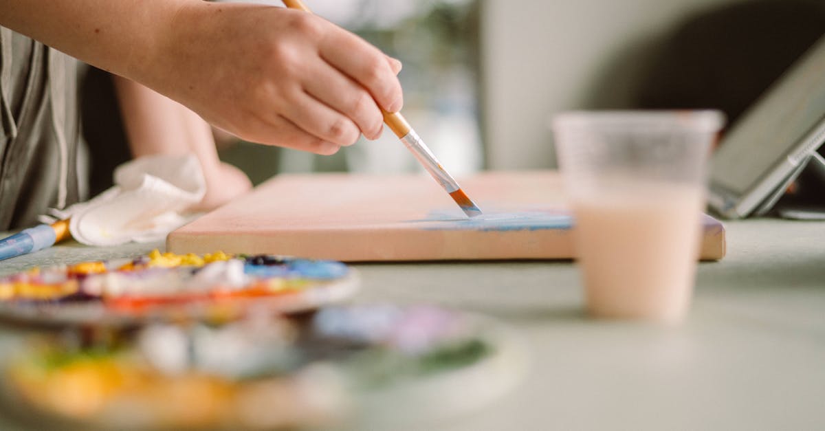 découvrez les différentes techniques de peinture qui éveillent votre créativité. que vous soyez débutant ou artiste confirmé, apprenez à maîtriser les pinceaux, les couleurs et les textures pour donner vie à vos œuvres. explorez des méthodes traditionnelles et contemporaines pour enrichir votre pratique artistique.