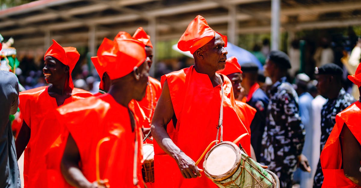 découvrez la richesse et la diversité des danses traditionnelles à travers le monde. plongez dans des rythmes envoûtants et des mouvements captivants qui racontent l'histoire et la culture de chaque région. une célébration de l'héritage artistique et des traditions vivantes.