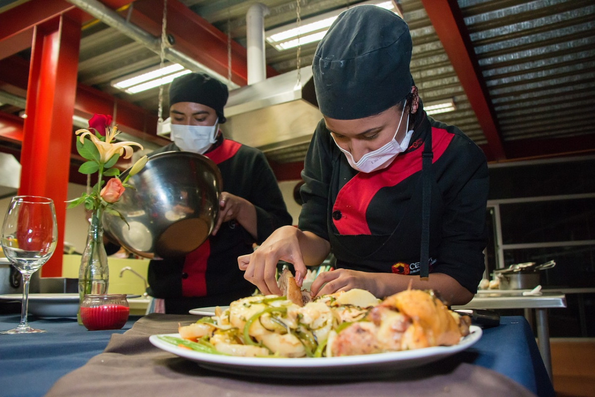 découvrez l'univers fascinant de la gastronomie, où la créativité culinaire rencontre des saveurs authentiques. explorez des recettes savoureuses, des techniques de cuisine et les tendances gastronomiques qui éveilleront vos papilles.