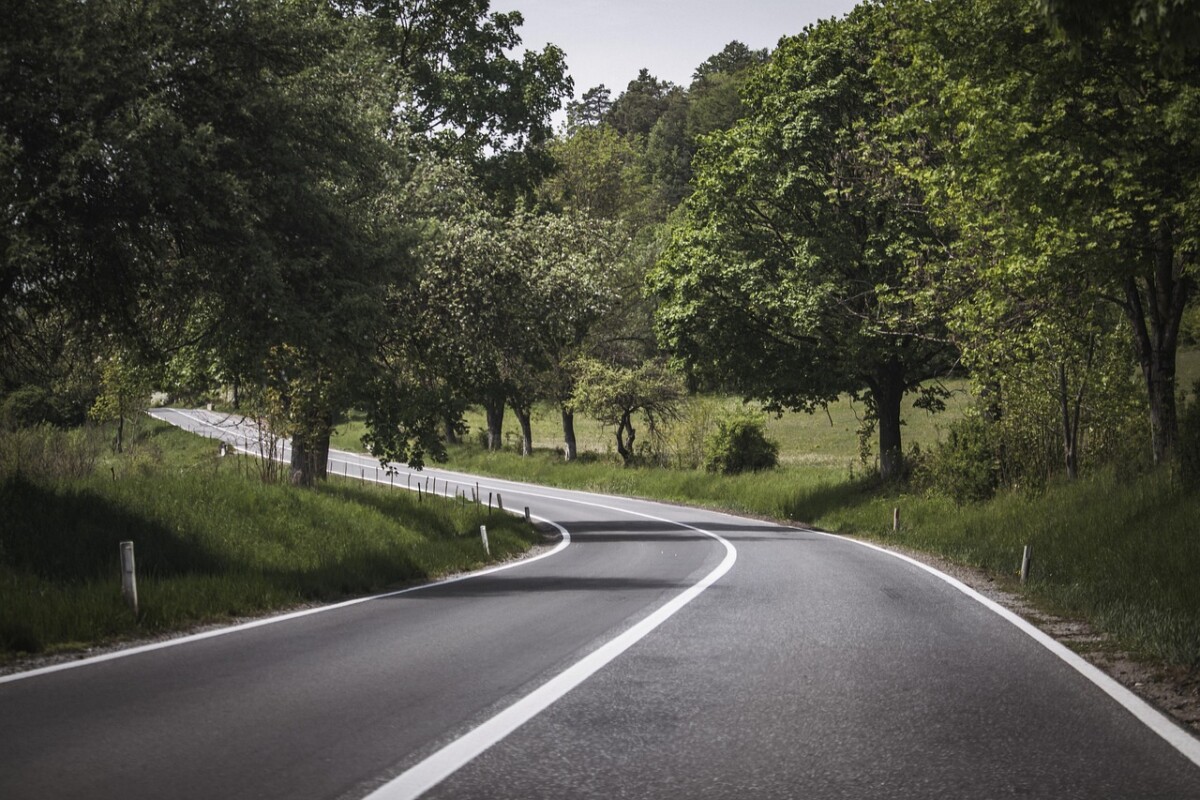 découvrez nos conseils incontournables pour réussir votre road trip : préparation, itinéraires, astuces pratiques et sécurité pour une aventure inoubliable sur la route.