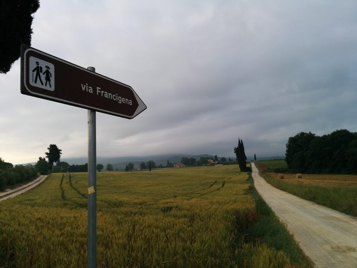 La Via Francigena dans le Piémont : un parcours enchanteur entre montagnes alpines et vastes plaines